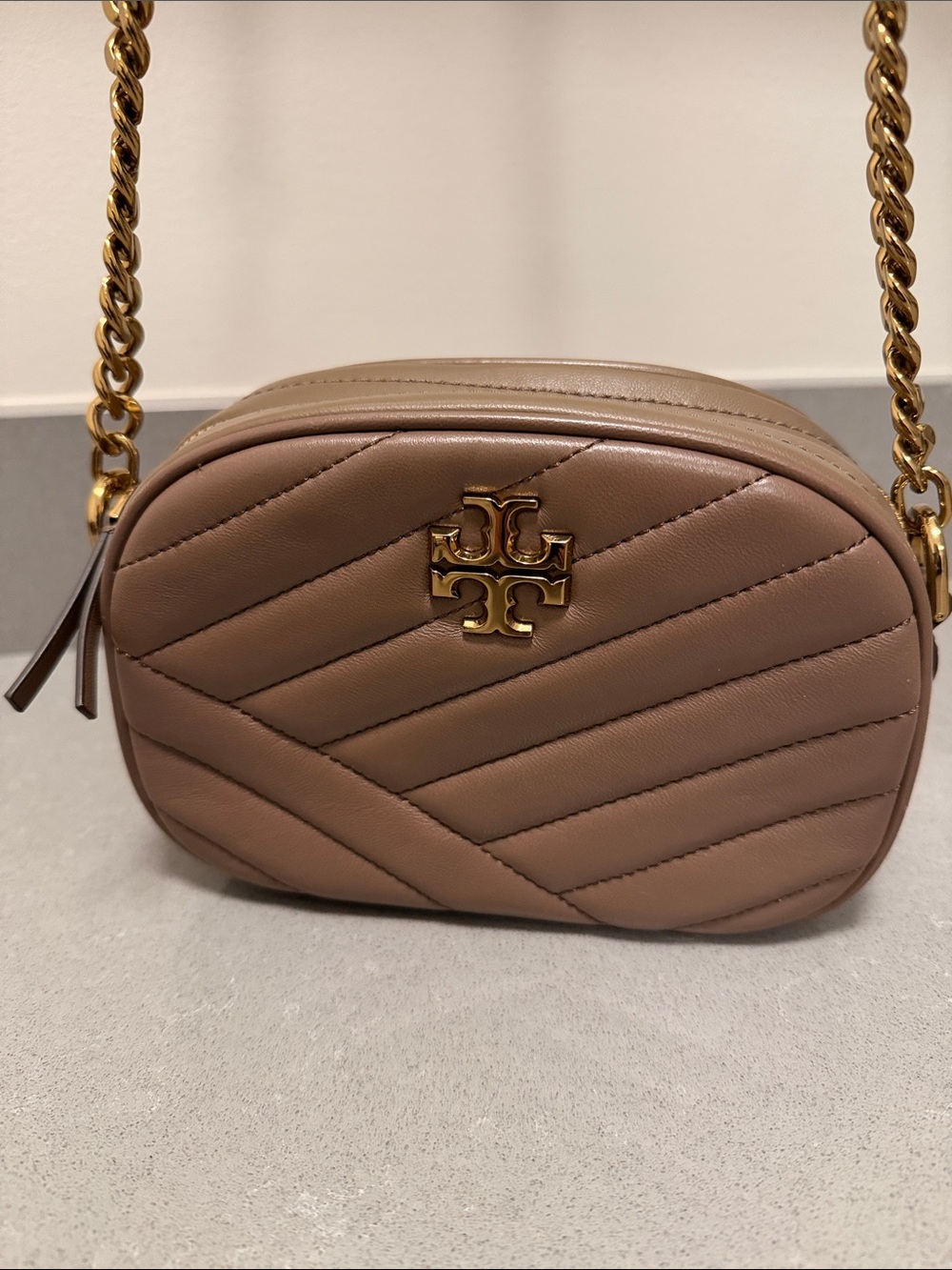 Tory Burch Quilted Camera Crossbody in Taupe with Gold Hardware